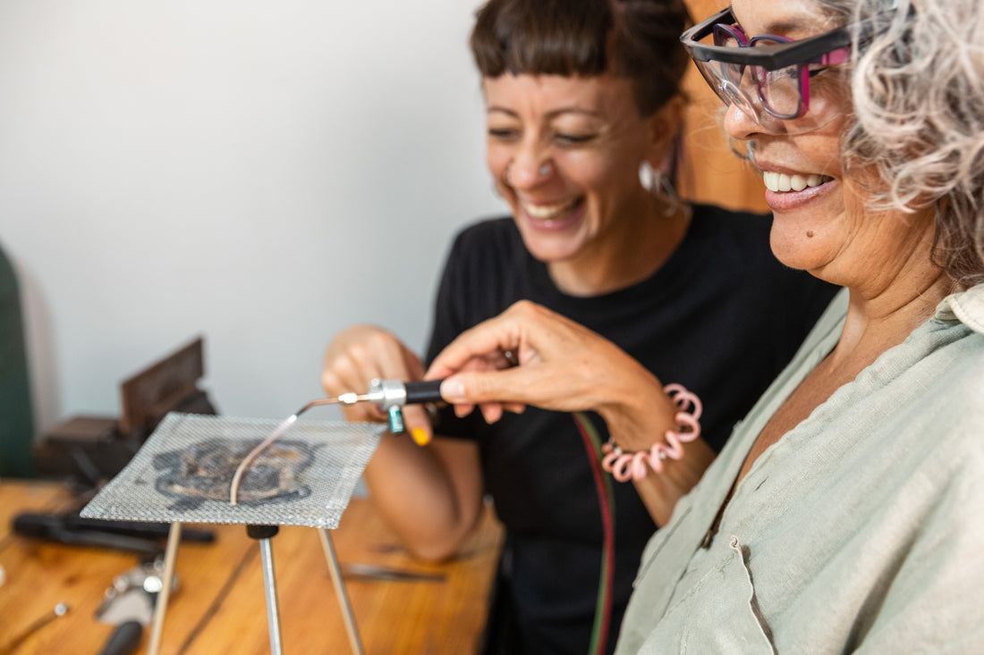 Talleres de Joyería grupales: elaborar tu propia joya en un espacio de creación y experimentación